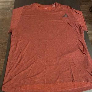 Adidas Men’s Freelift Tee, Large, Burgundy